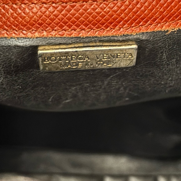 Bottega Veneta Crossbody. Flap Lock Closure. Purchased from JEBWA. - Picture 5 of 9